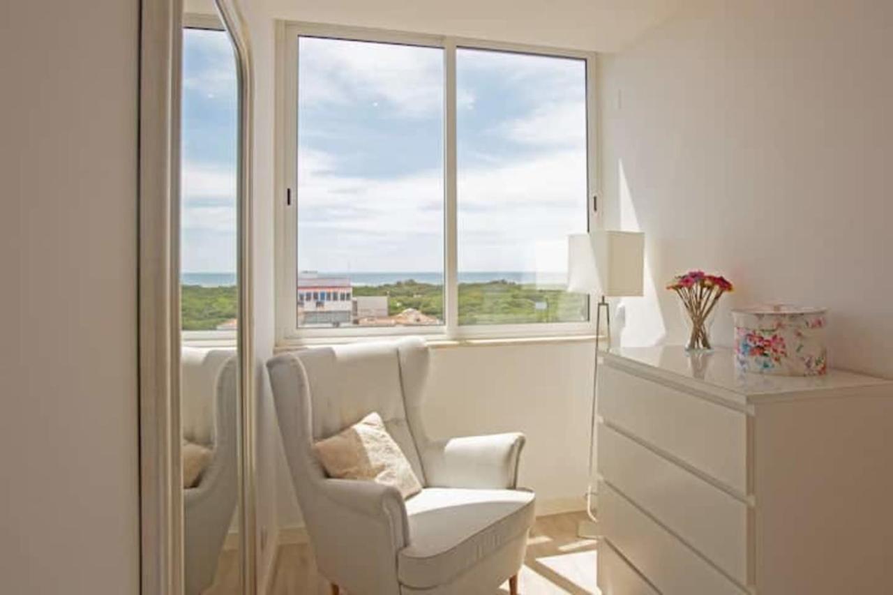 Magnificent 1 Bedroom Apartment With Views Over The Ocean Costa da Caparica Exterior photo